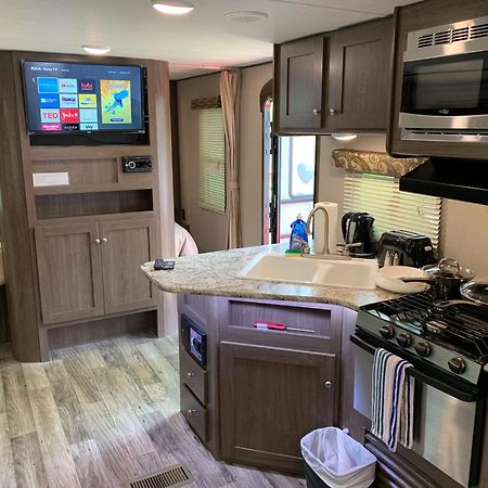 Отель Golden Riverfront Campground Экстерьер фото