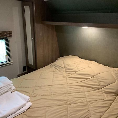 Отель Golden Riverfront Campground Экстерьер фото
