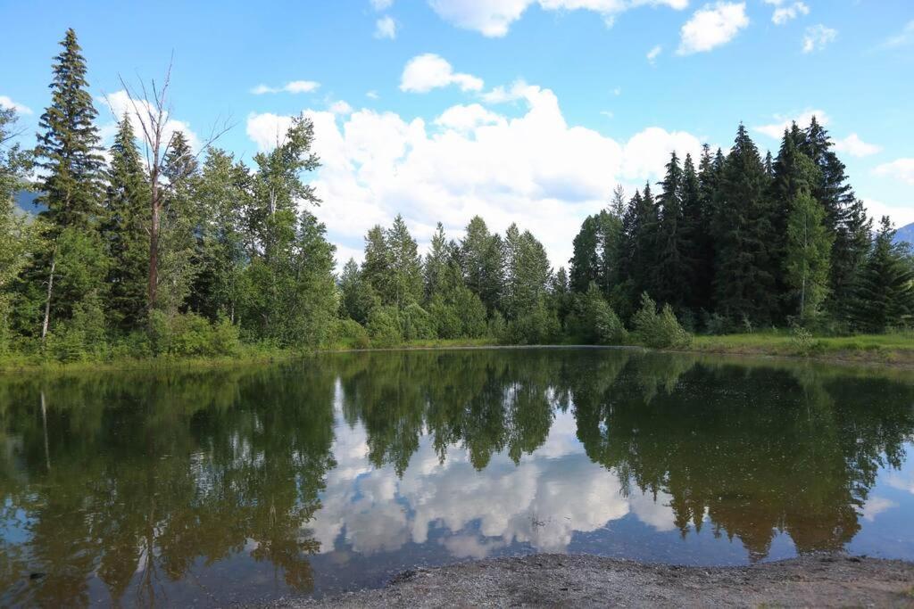 Отель Golden Riverfront Campground Экстерьер фото