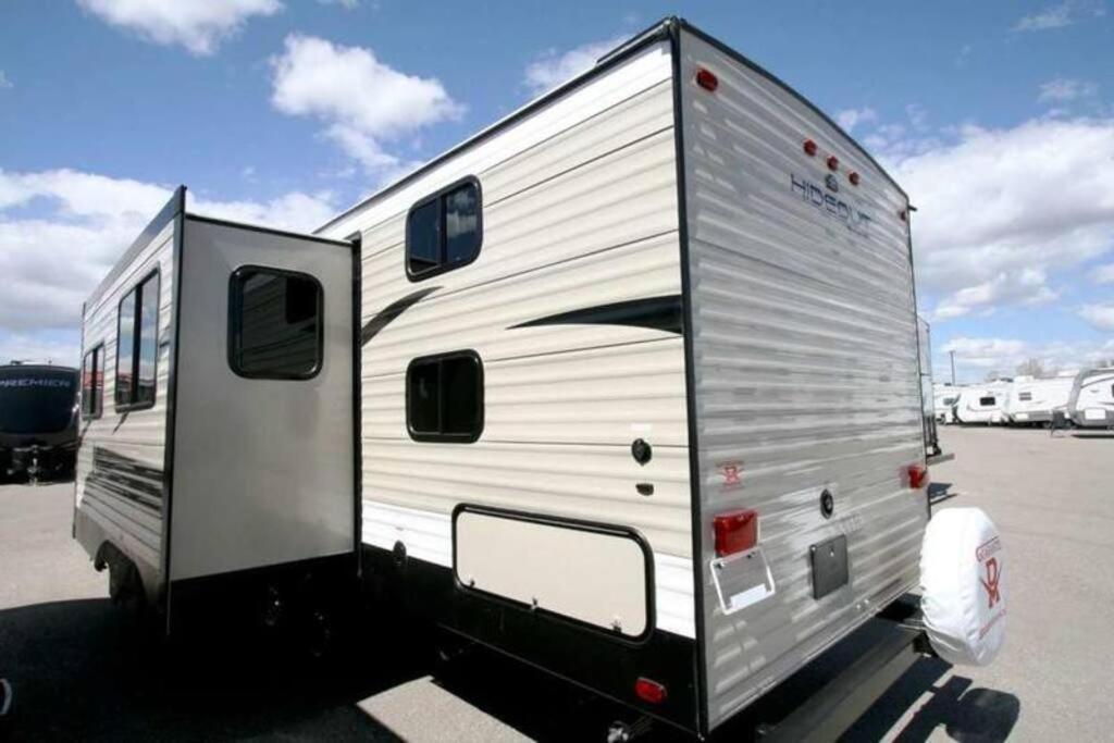 Отель Golden Riverfront Campground Экстерьер фото