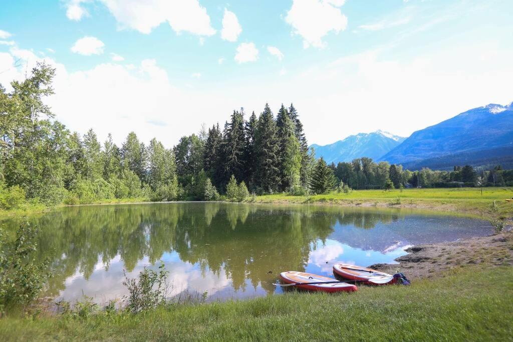Отель Golden Riverfront Campground Экстерьер фото